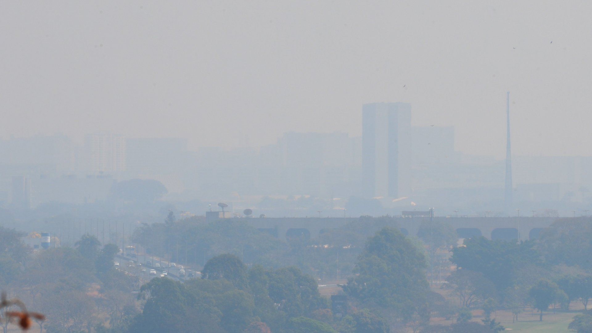 Fumaça de queimadas se espalha e já cobre 80% do Brasil