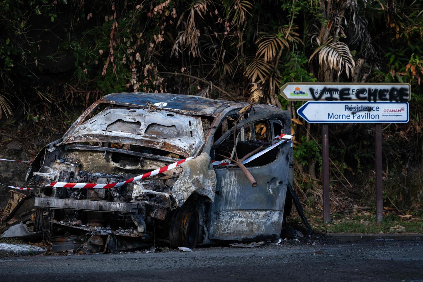 Nouvelle « nuit agitée » en Martinique, en proie à la colère contre la vie chère