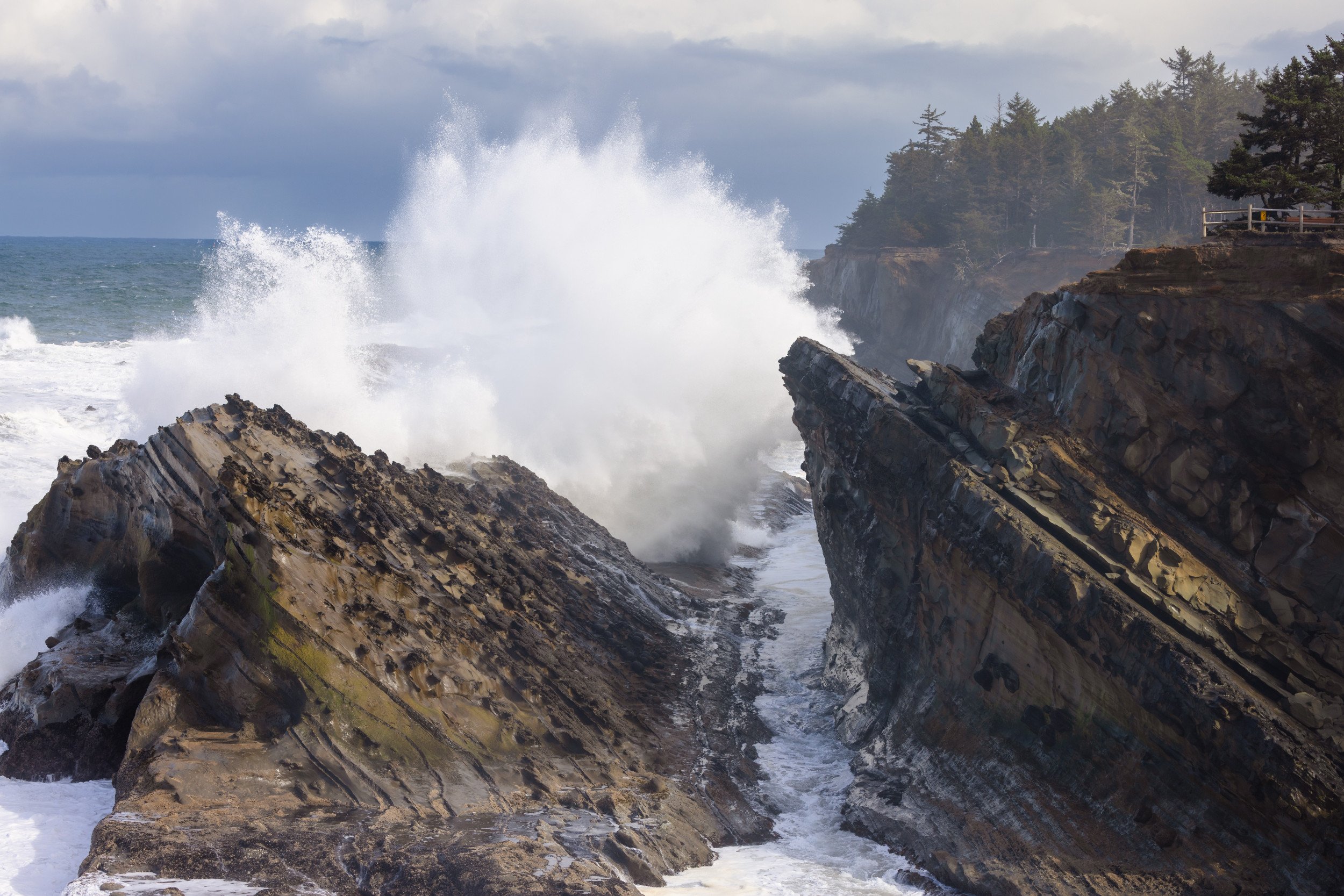 One-Third of Oregon's Coast Warned to Stay Off Beaches as 26 Foot Waves Hit