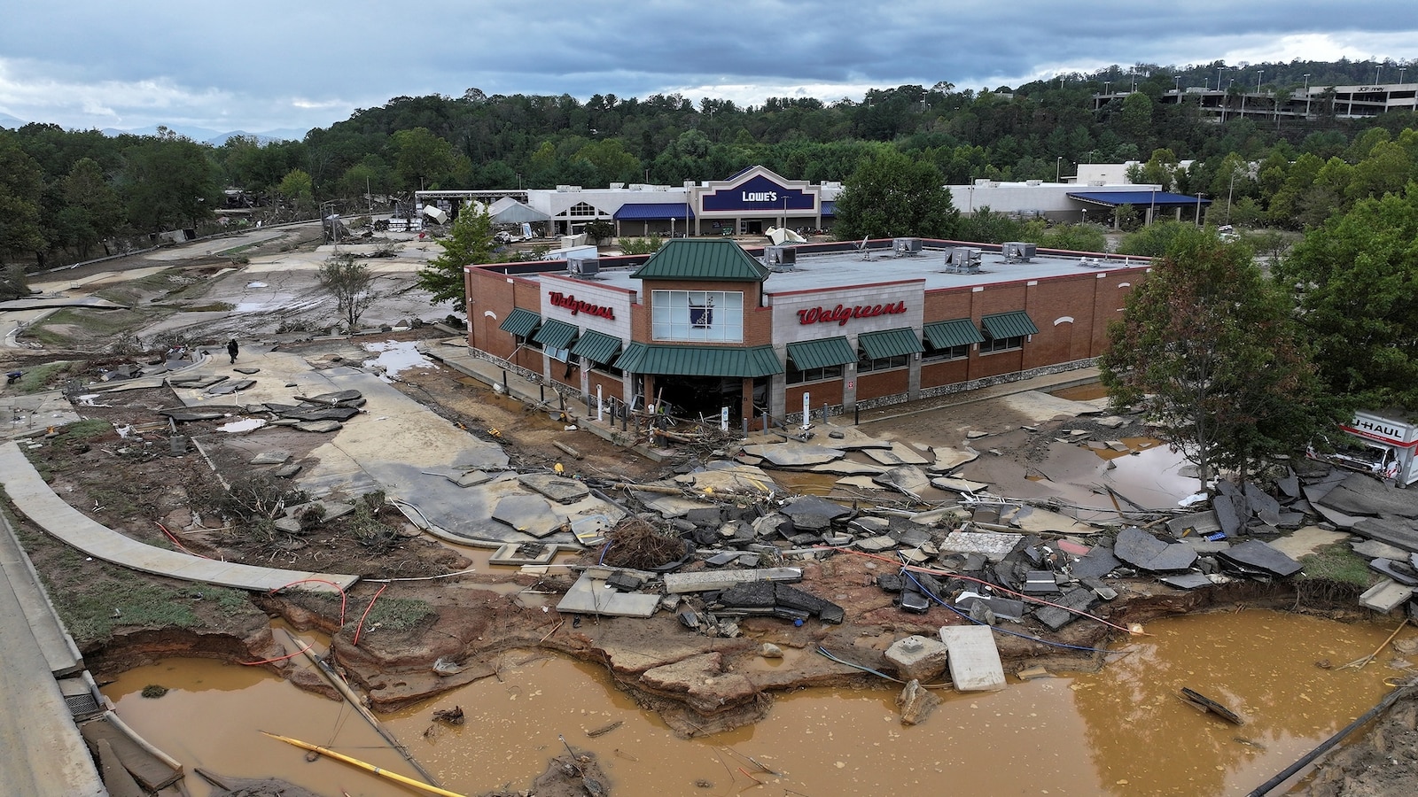 Supply chain issues hit hospitals, dialysis centers following Hurricane Helene