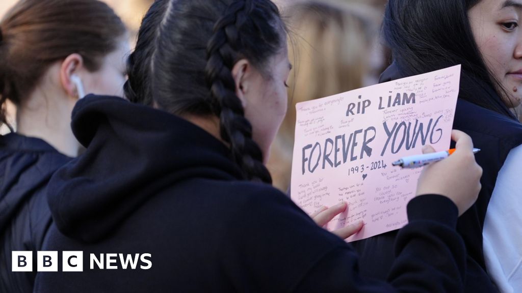 Fans across world holding vigils for Liam Payne