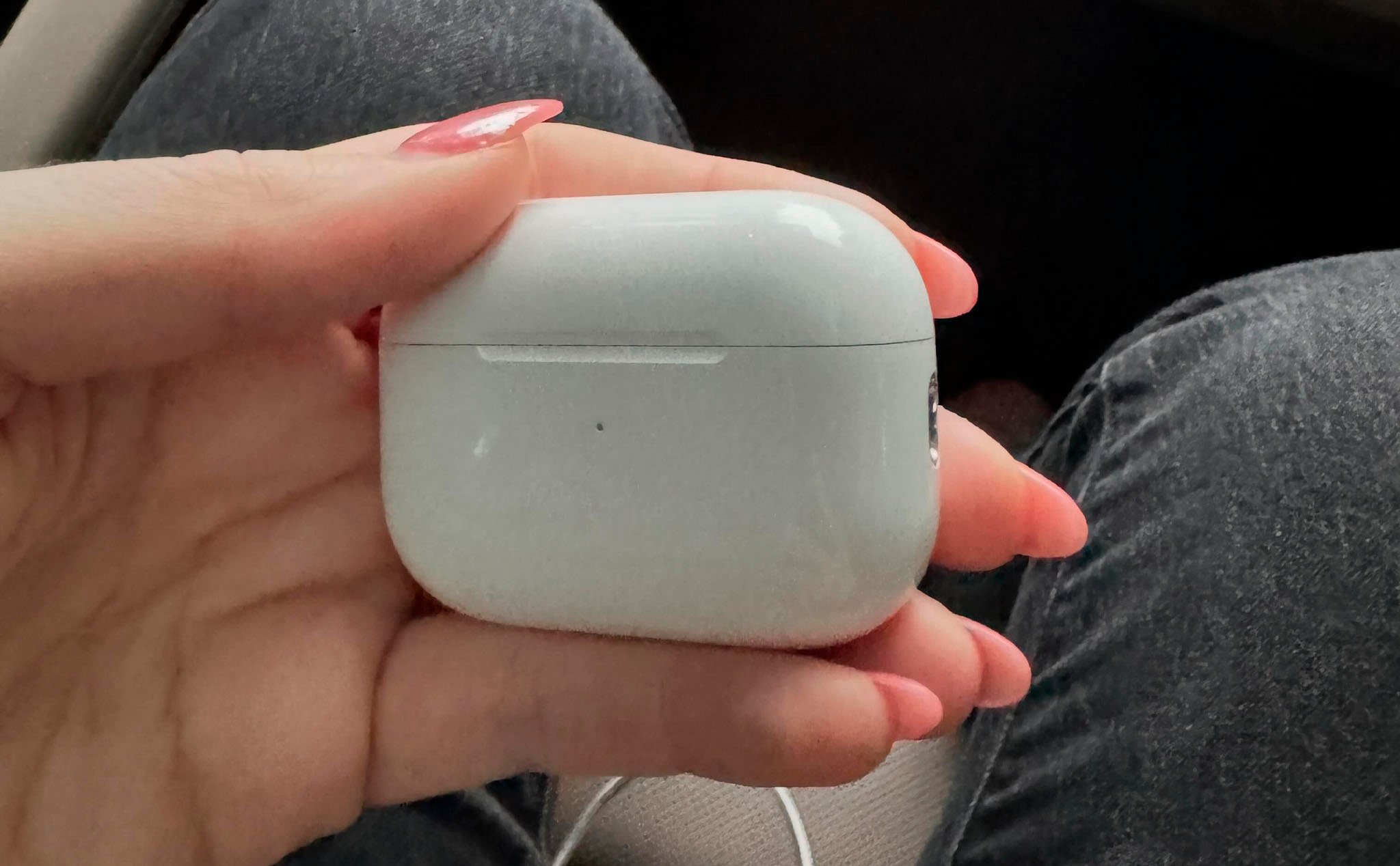 Tìm được Ferrari nửa triệu Đô bị trộm nhờ quên AirPods trên xe