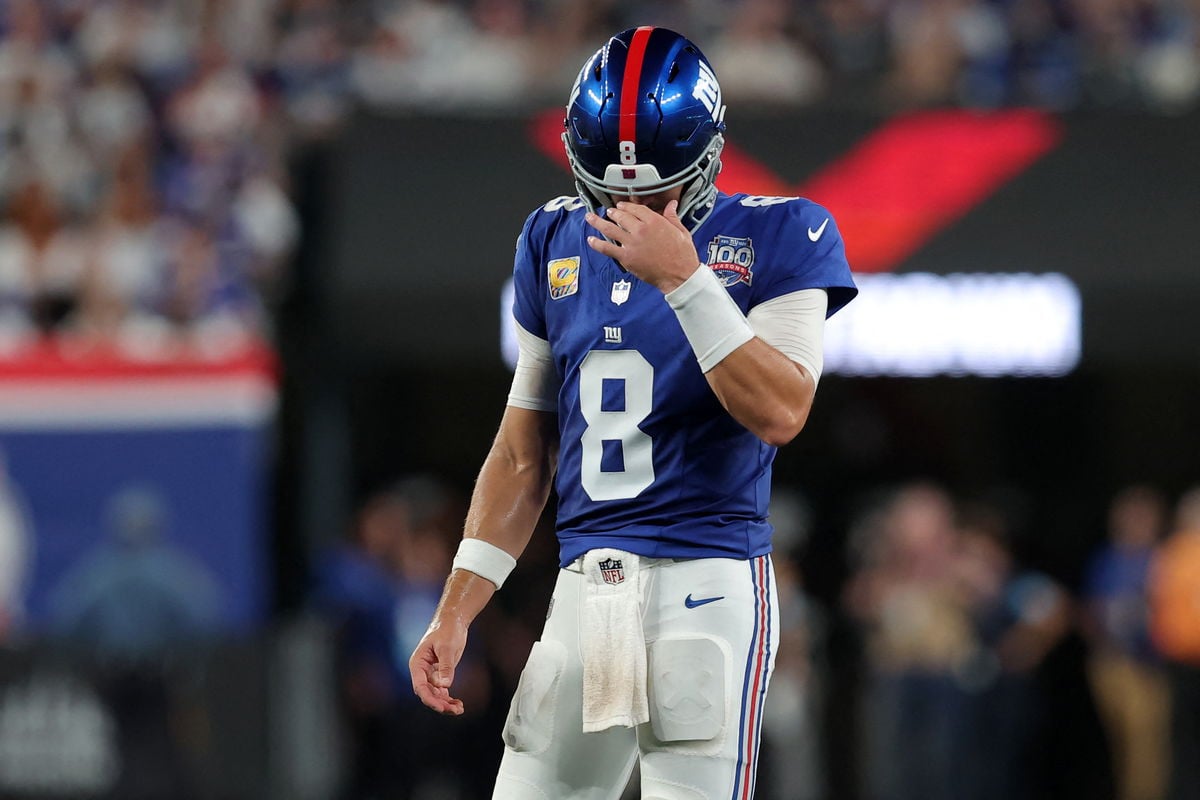 Retired QB Offers Himself to Giants & ‘Bets’ on Solving Massive Problem Amid Daniel Jones’ Struggles