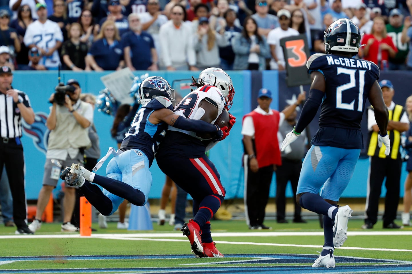 A closer look at the Patriots’ crazy game-tying play by Drake Maye