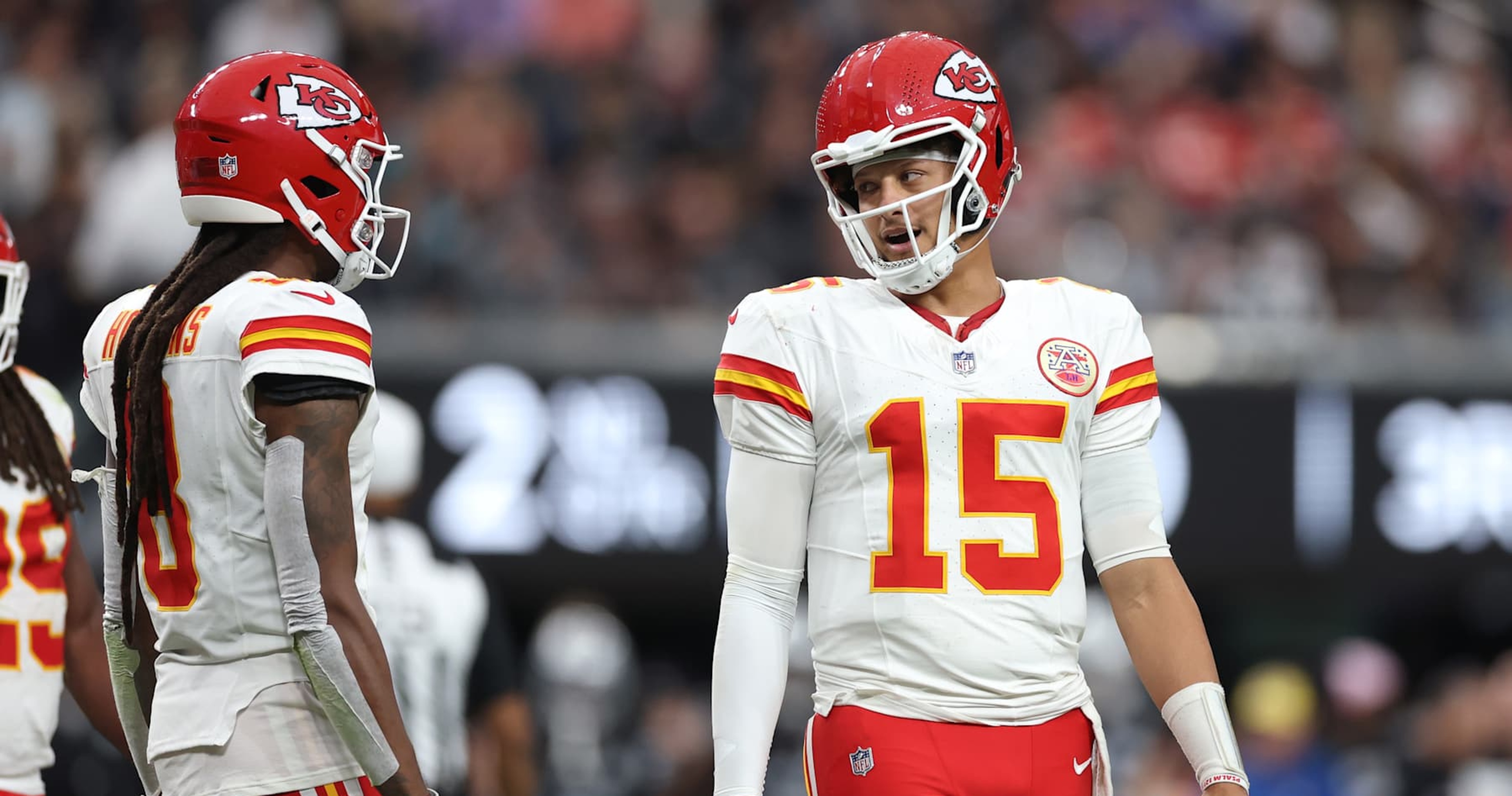 Patrick Mahomes-DeAndre Hopkins Connection Wows NFL Fans in Chiefs' OT Win vs. Bucs