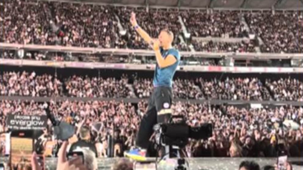 WATCH: Chris Martin takes a tumble