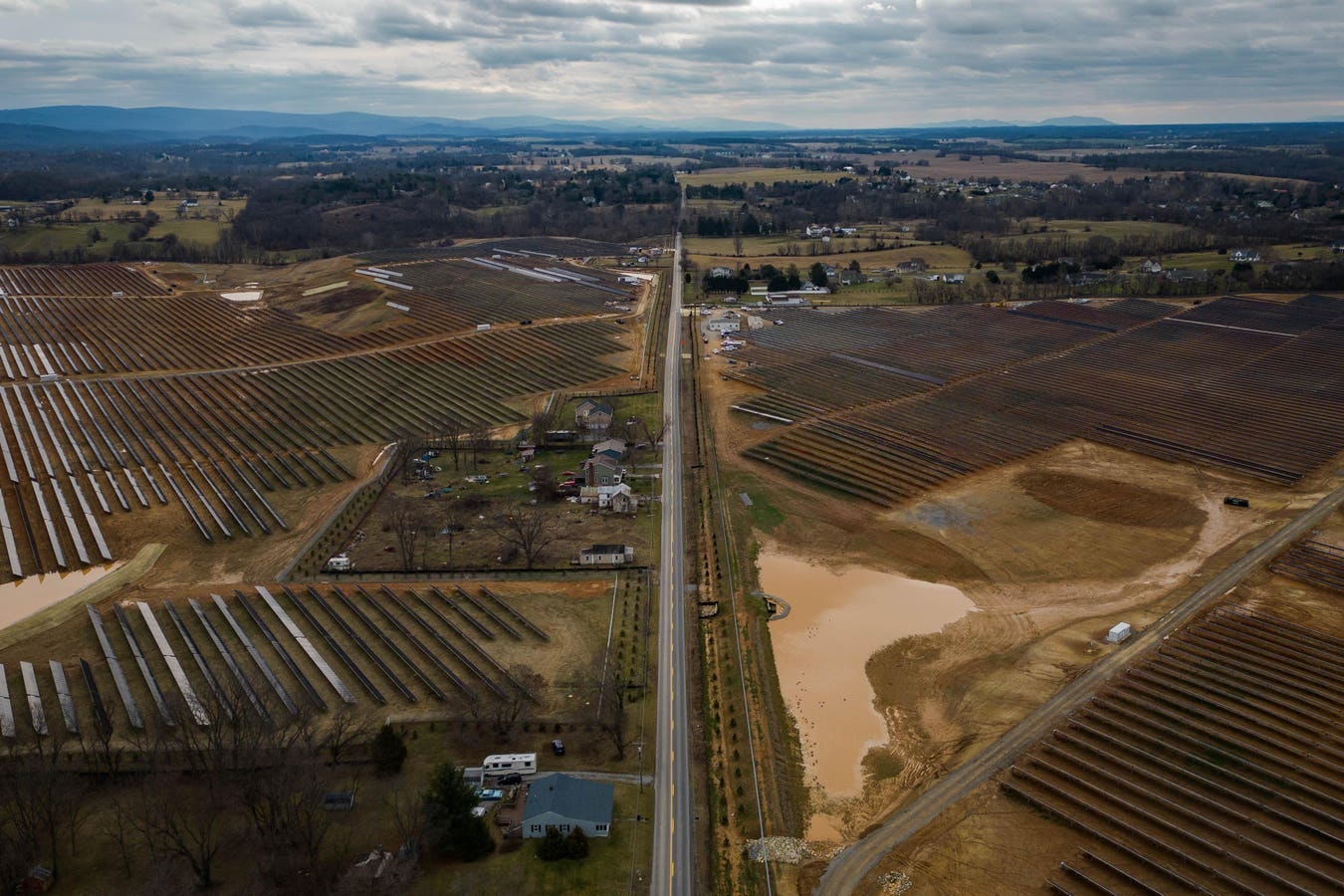 Inside The $475 Million U.S. Experiment With Green Mining In 2025