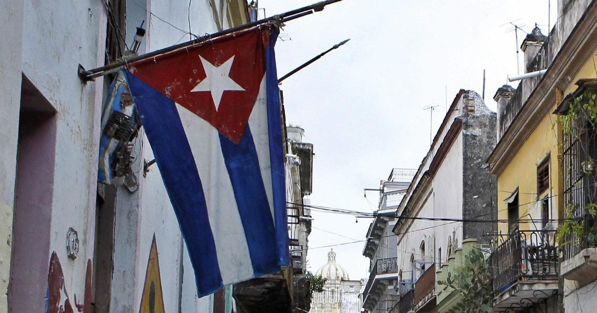 Cuba è in blackout totale da più di 24 ore: il sistema elettrico è collassato e L’Avana è allagata. In aumento i casi dengue, sono 17mila