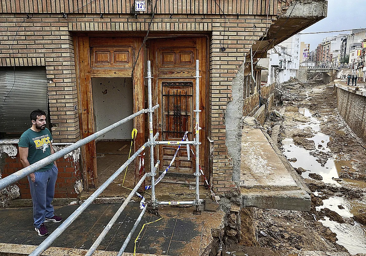 Los vecinos, del barro al derrumbe: "La casa que limpie la van a tener que tirar"