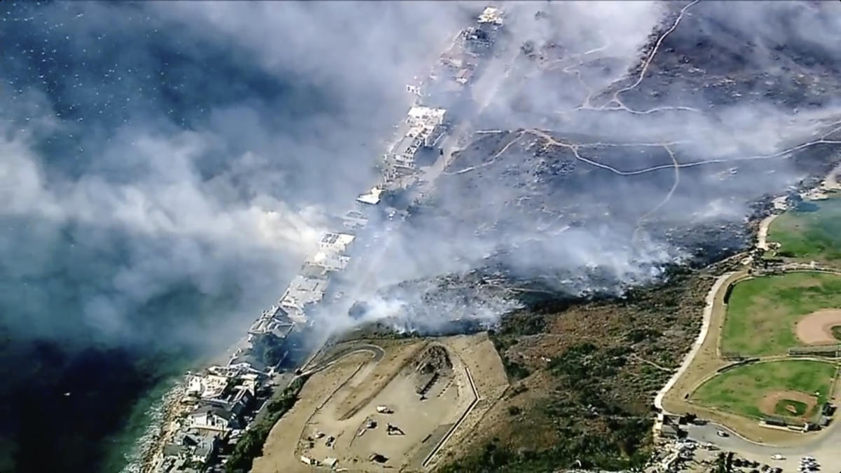 Hundreds flee homes as powerful winds feed wildfires in Southern California