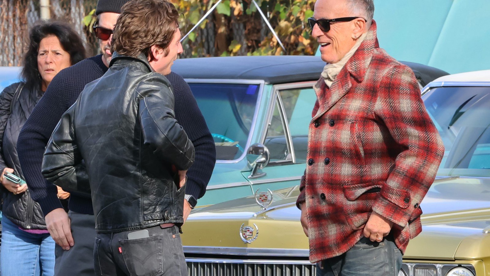 ‘Brilliant Disguise’: Bruce Springsteen Visits Jeremy Allen White on Biopic Set