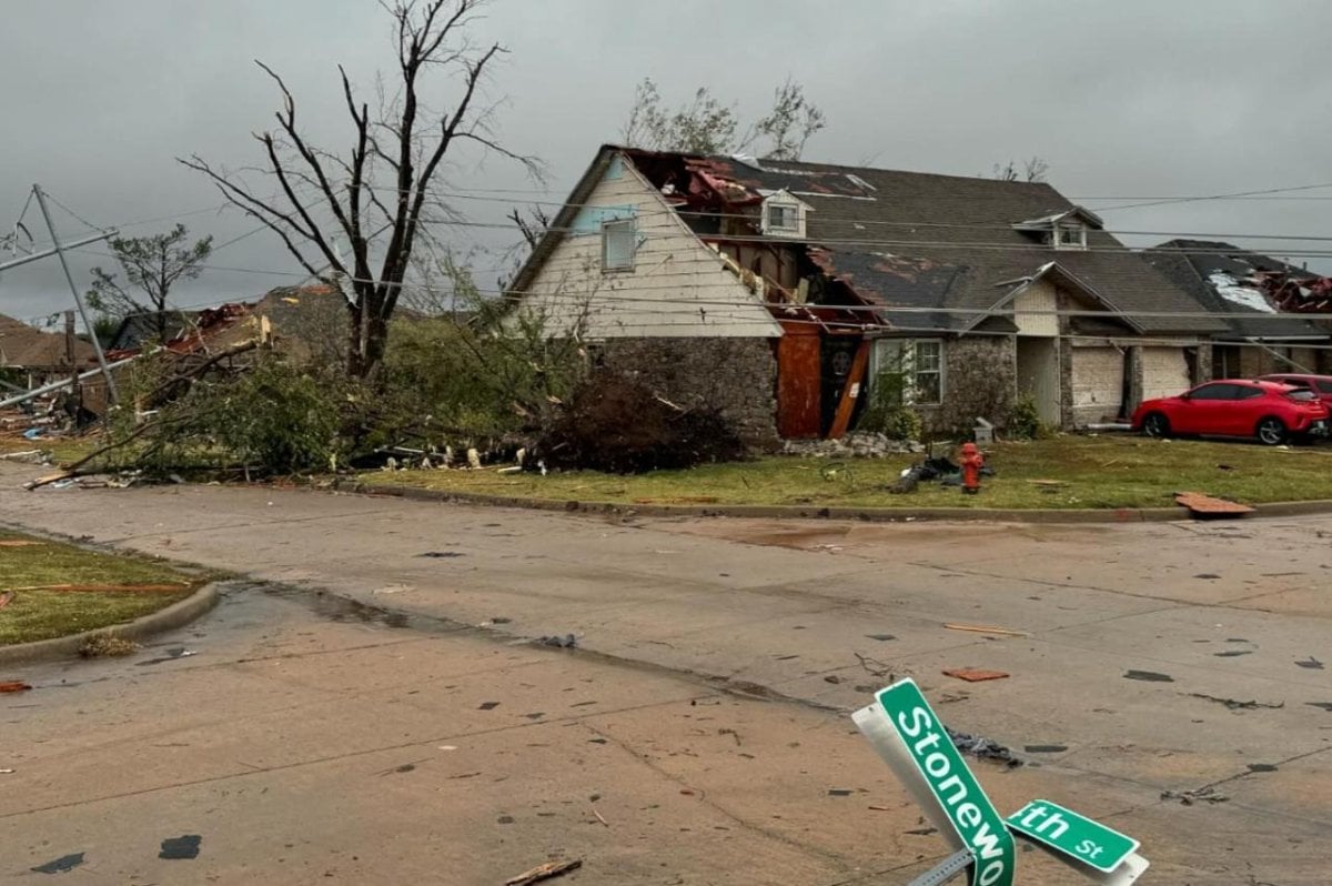 Several tornadoes touch down in Oklahoma, injuring 11