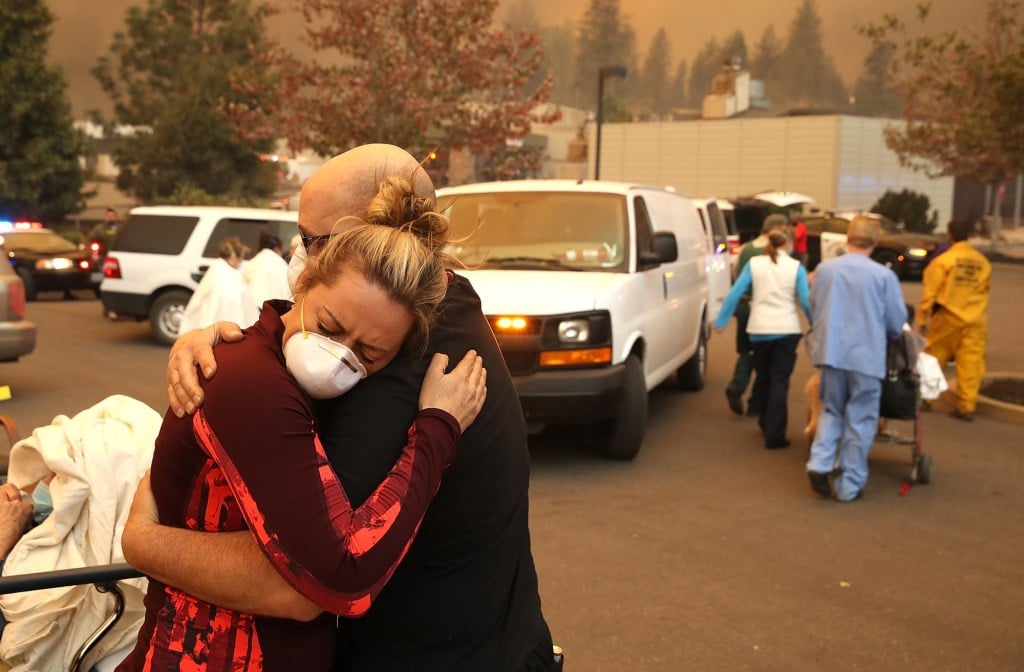 November 8, thousands flee wildfire that destroys Northern California community