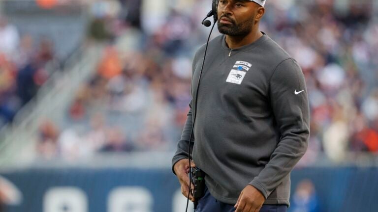 Patriots coach Jerod Mayo praises rookies after win over Bears