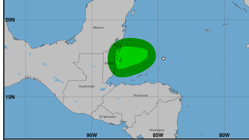 Emiten vigilancia por la potencial tormenta tropical Nadine en partes de México y Belice