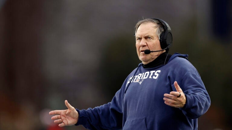 Belichick focuses more on Bears’ dysfunction than Patriots’ strides