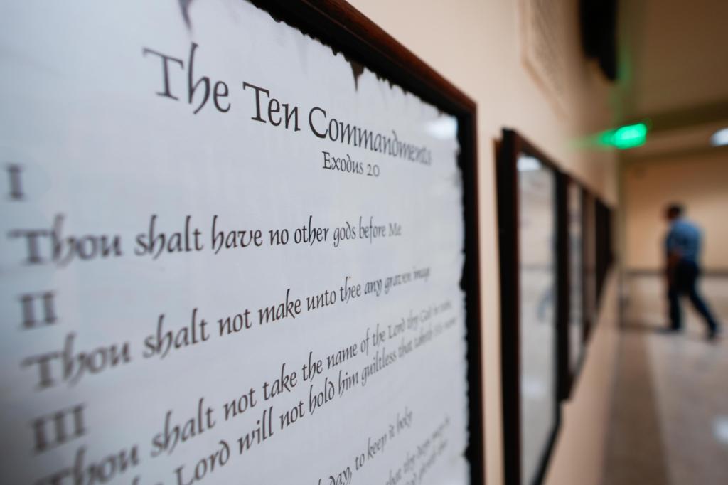 Judge blocks law that requires classrooms to display Ten Commandments