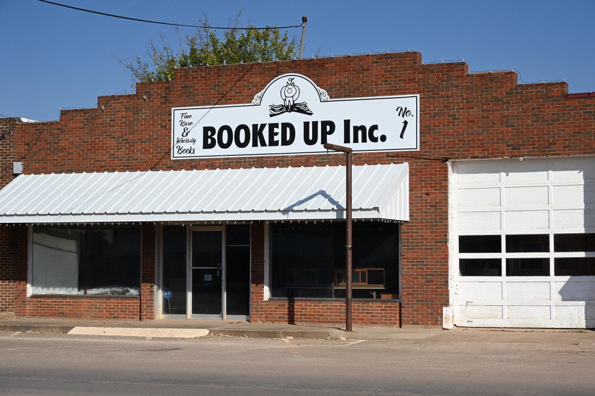 Larry McMurtry's iconic bookstore sold to nonprofit