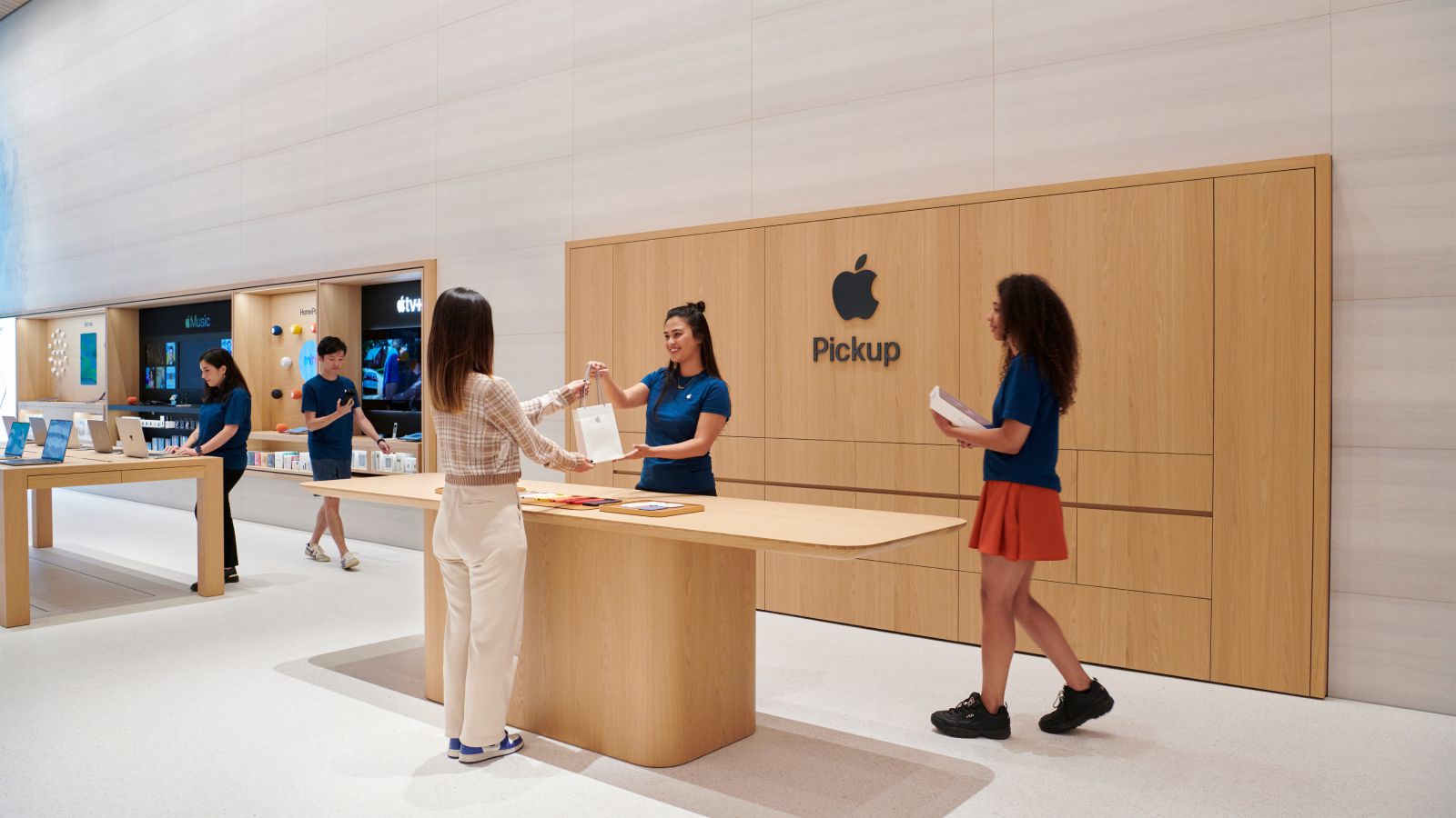 Apple Opening Revamped Stores on Long Island and in Fairfax, Virginia