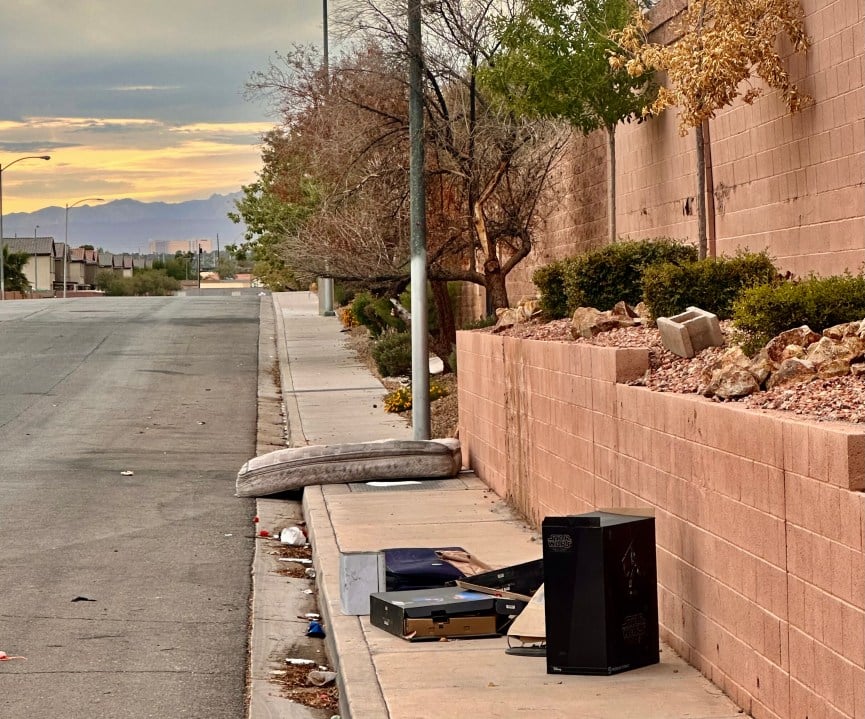 Southeast Las Vegas valley residents plea for county’s help amid ongoing issues, broken streetlights