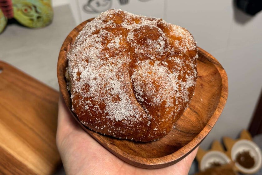 El pan de muerto es uno de los dulces más típicos de México. Es un fantástico fruto del mestizaje hispano-indígena