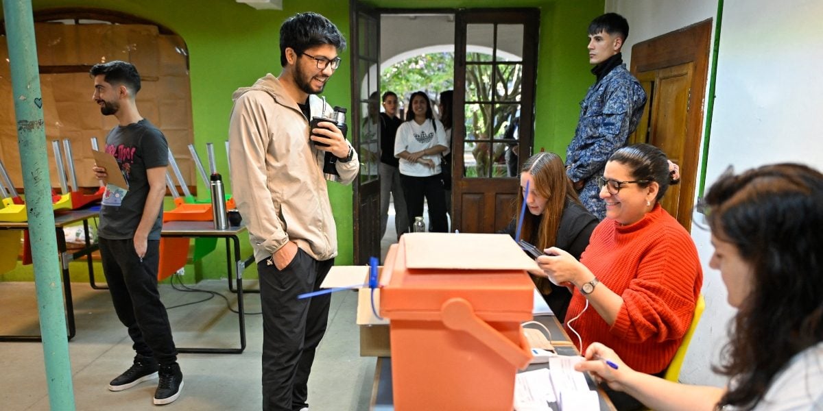 Abren centros de votación para las elecciones presidenciales y parlamentarias de Uruguay