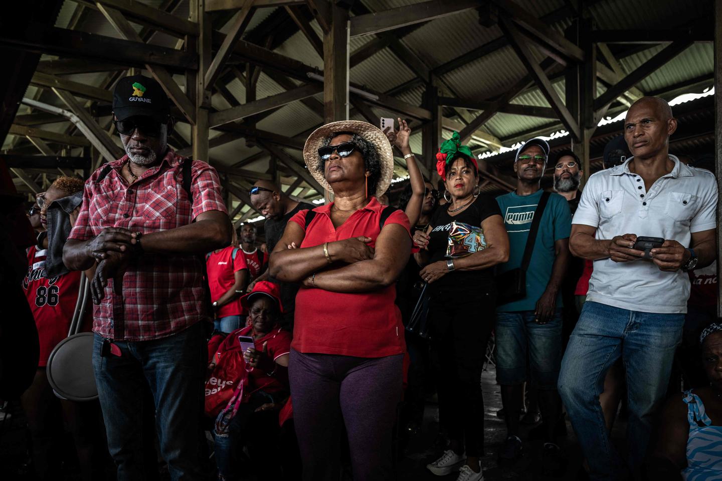 A la Martinique, les tensions persistent, des barrages s’érigent