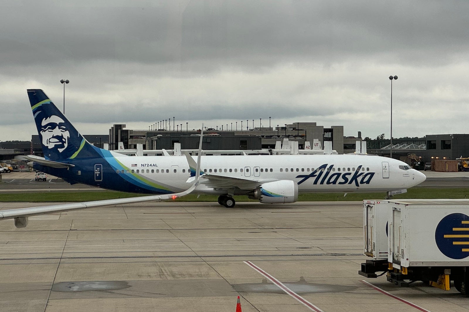 Alaska lounge membership cost to increase in 2025