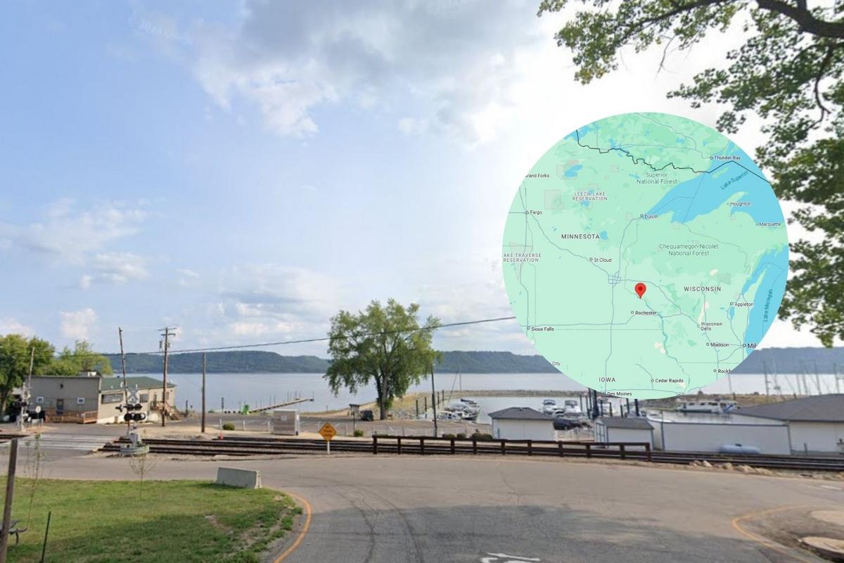 Wisconsin Truck Drivers Witness UFO Over Mississippi River