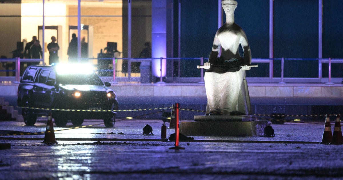 Man kills self in explosions outside Brazil's Supreme Court