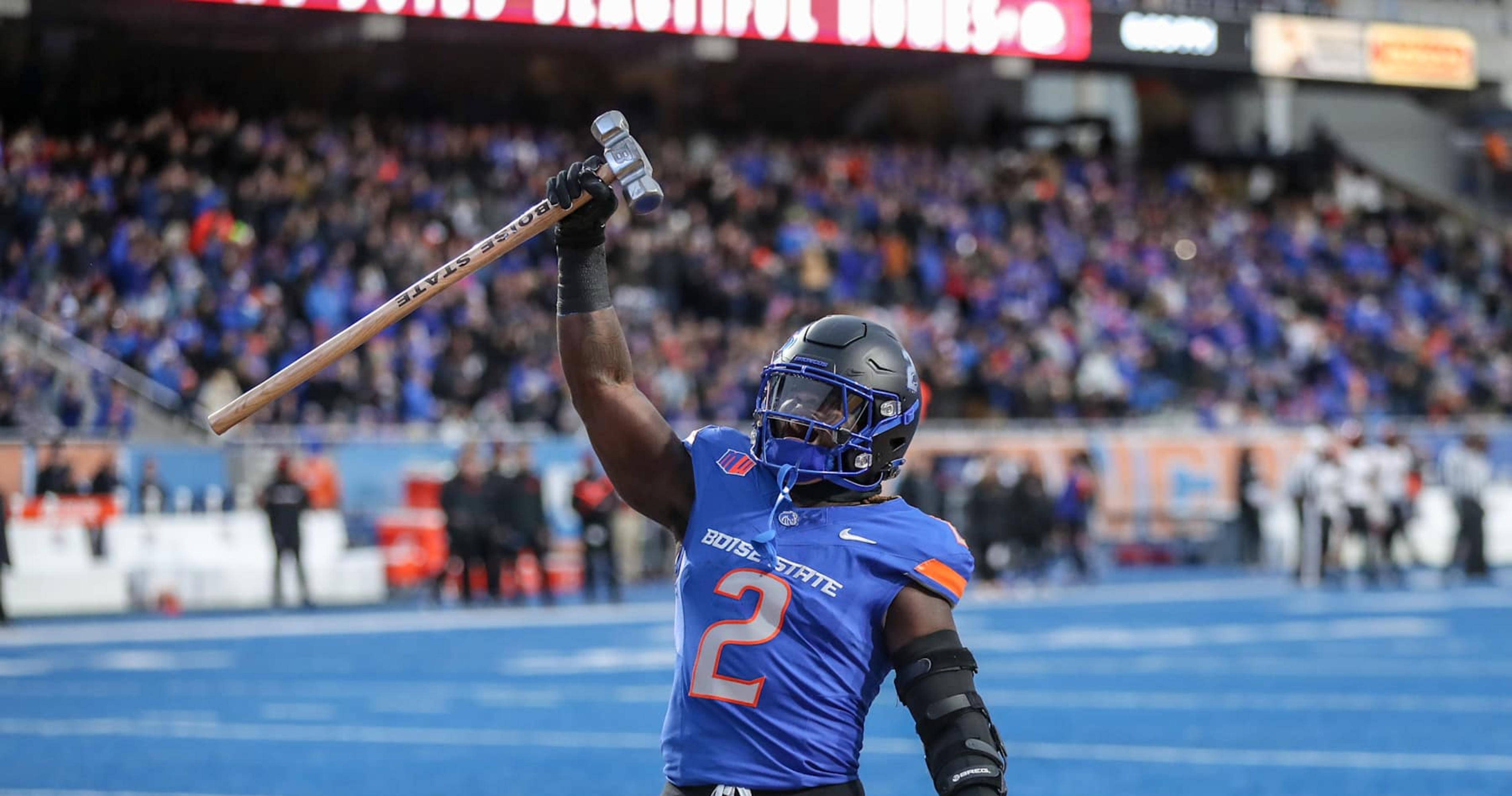 Ashton Jeanty Draws Heisman Buzz from CFB Fans as No. 12 Boise State Beats Nevada