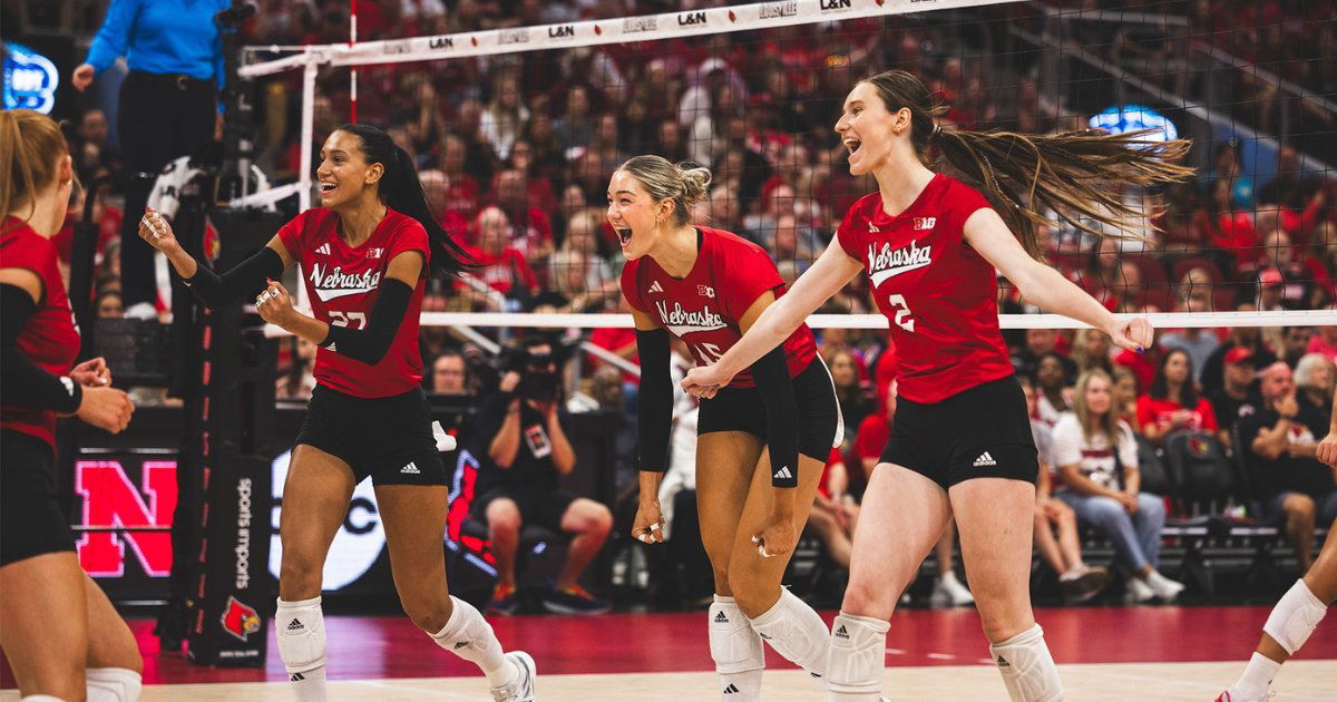 As Nebraska Volleyball Returns Home, Bergen Reilly Shocks Fans With Massive Block Against Minnesota: “ROOFED”