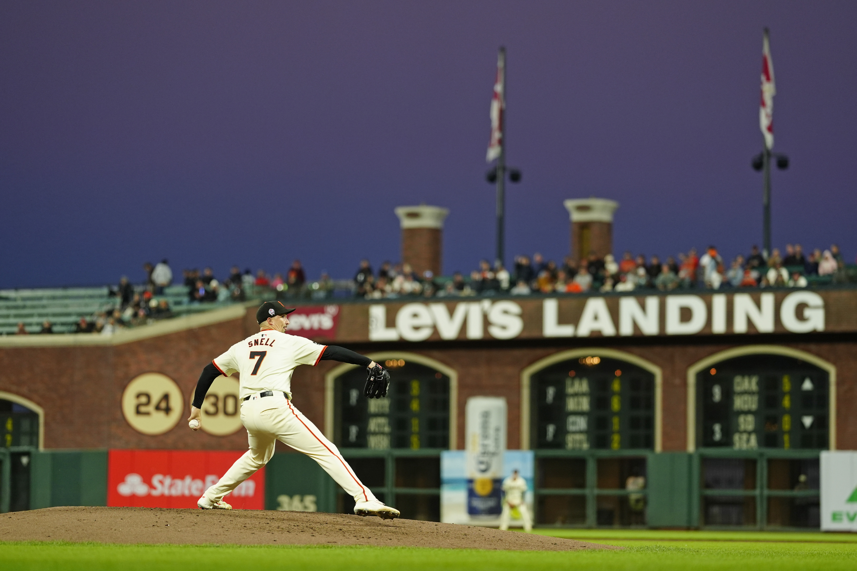 Cy Young Winner Predicted To Cut Ties With Giants For $140 Million Deal With Red Sox