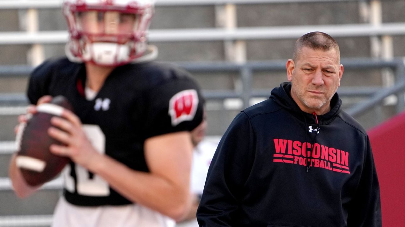 Wisconsin fires offensive coordinator Phil Longo after 2 years