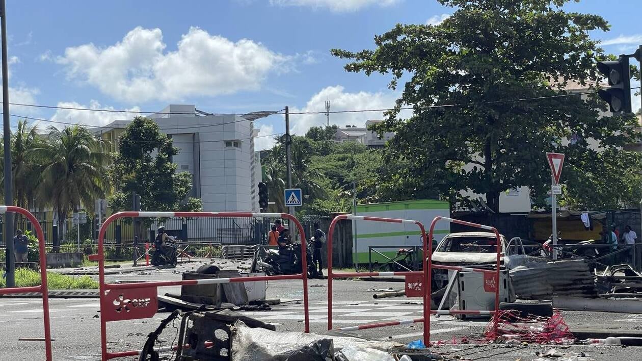 Martinique : le couvre-feu prolongé jusqu’à lundi sur Fort-de-France et sa périphérie