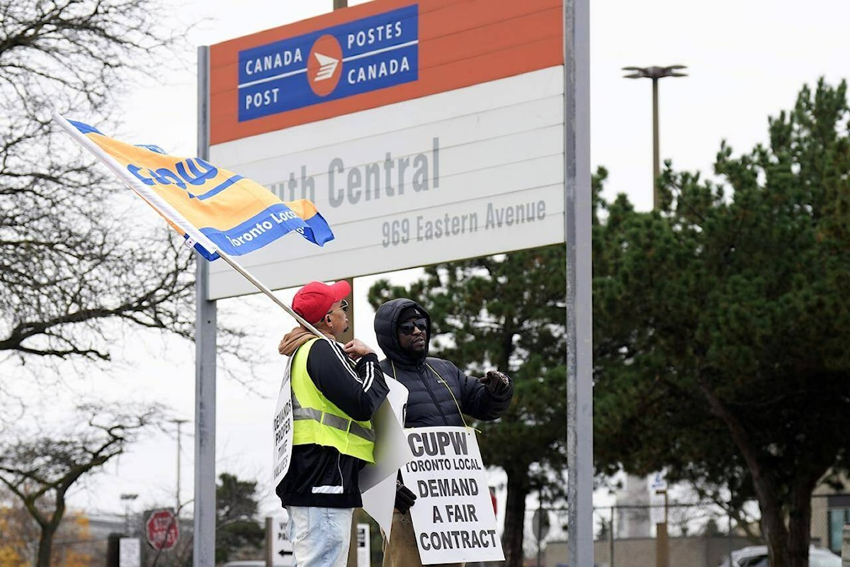 Mail strike spells trouble for Canada’s small businesses as holidays loom