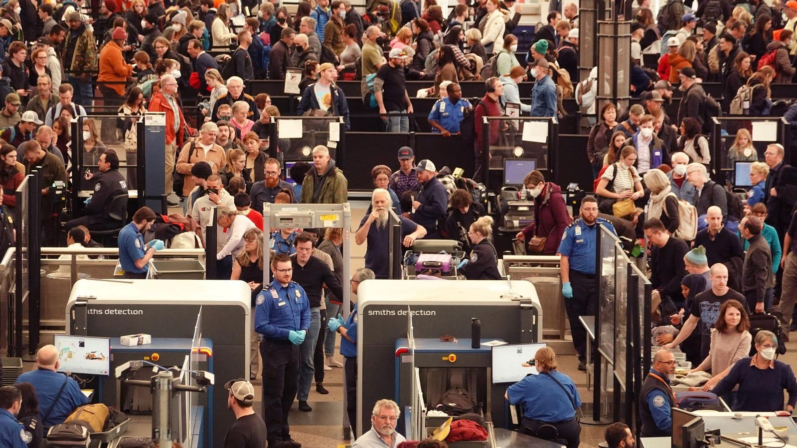 Thanksgiving Air Travel Set For Record High As Travel Finally Returns To Pre-Pandemic Levels