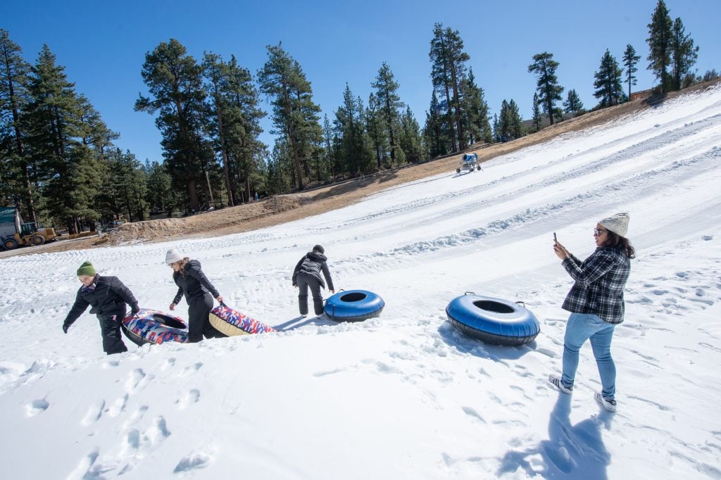 Storm brings winter vibes to Southern California mountain resorts