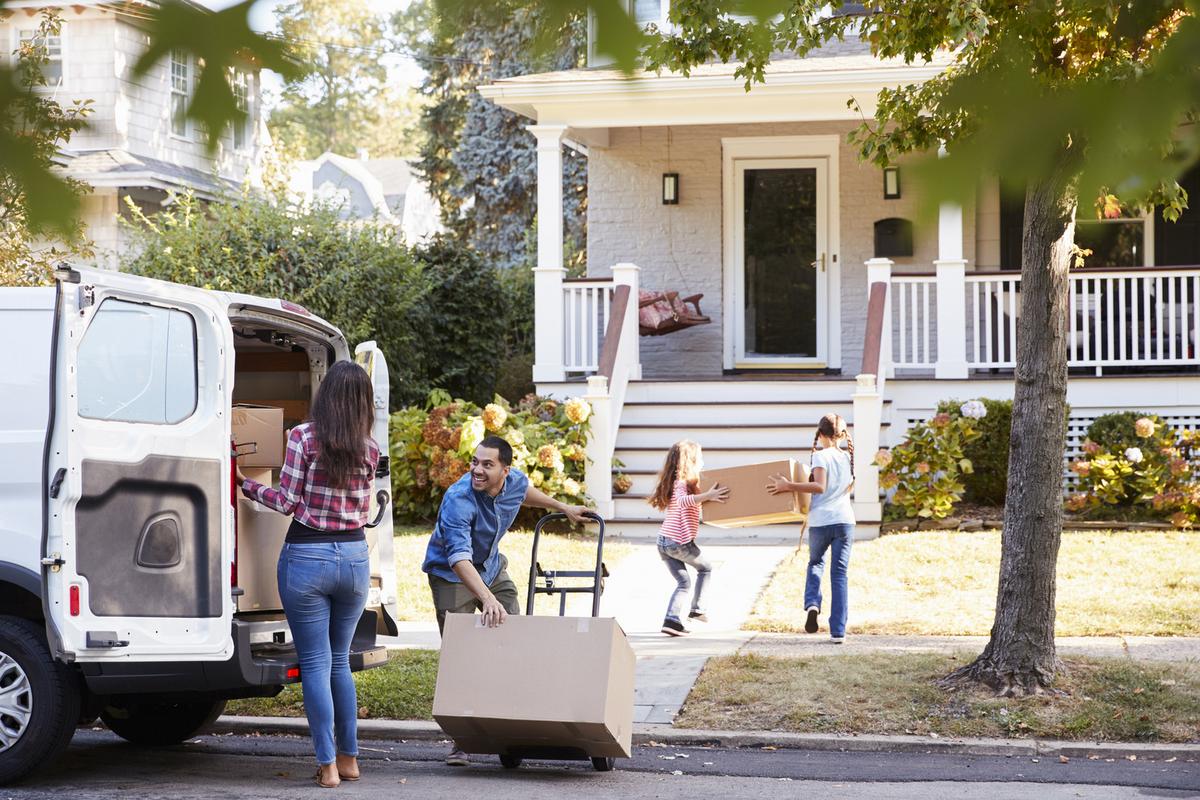 Minnesota and Iowa Towns Are Paying People to Move!