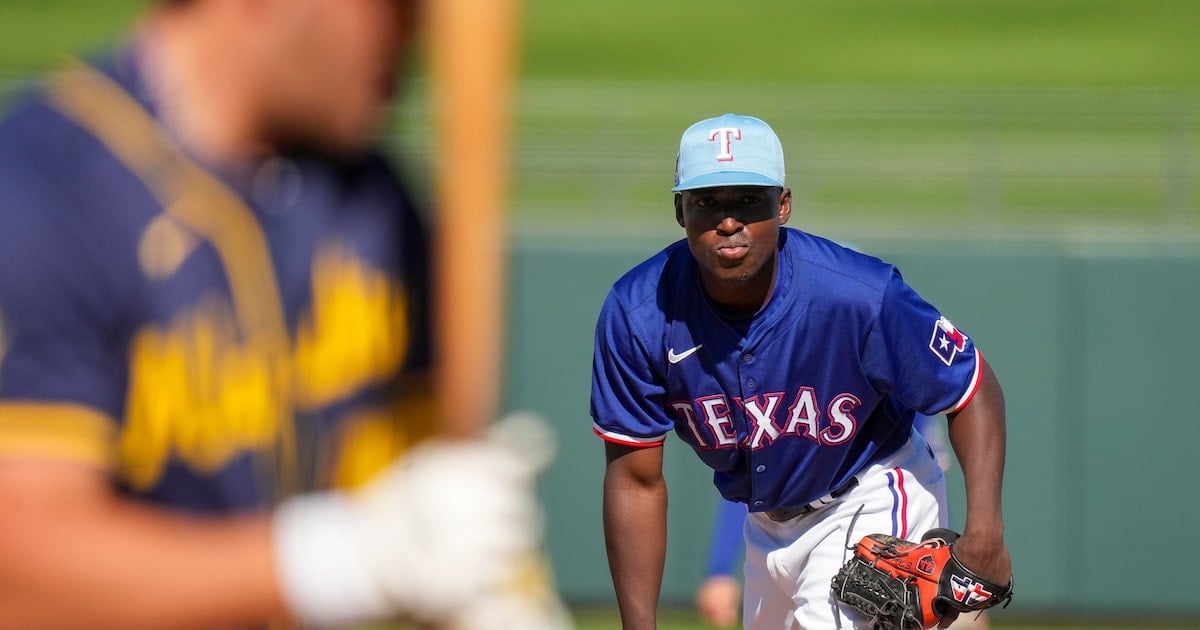 Texas Rangers add two pitching prospects and resurgent infielder to 40-man roster