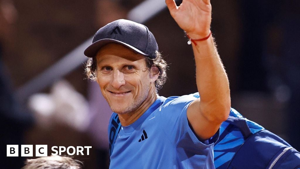 Former footballer Forlan beaten on pro tennis debut