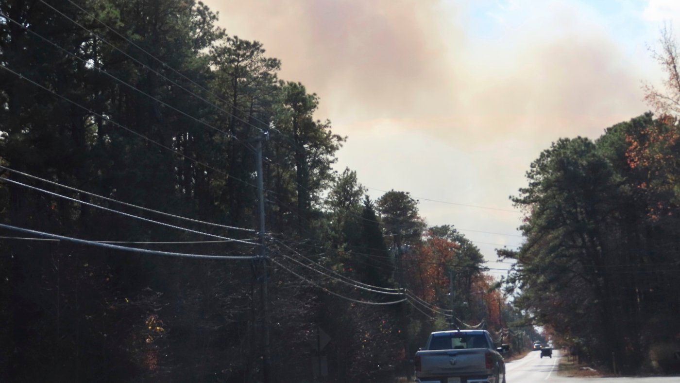 Air quality warnings in New York and New Jersey as parks worker dies fighting fire