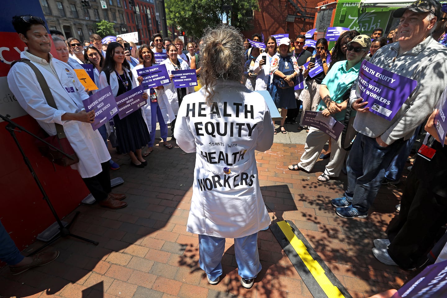 Medical residents in Rhode Island push to unionize