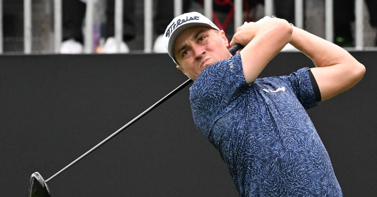 Justin Thomas caps stellar round with spectacular eagle; trails by 2 at ZOZO Championship