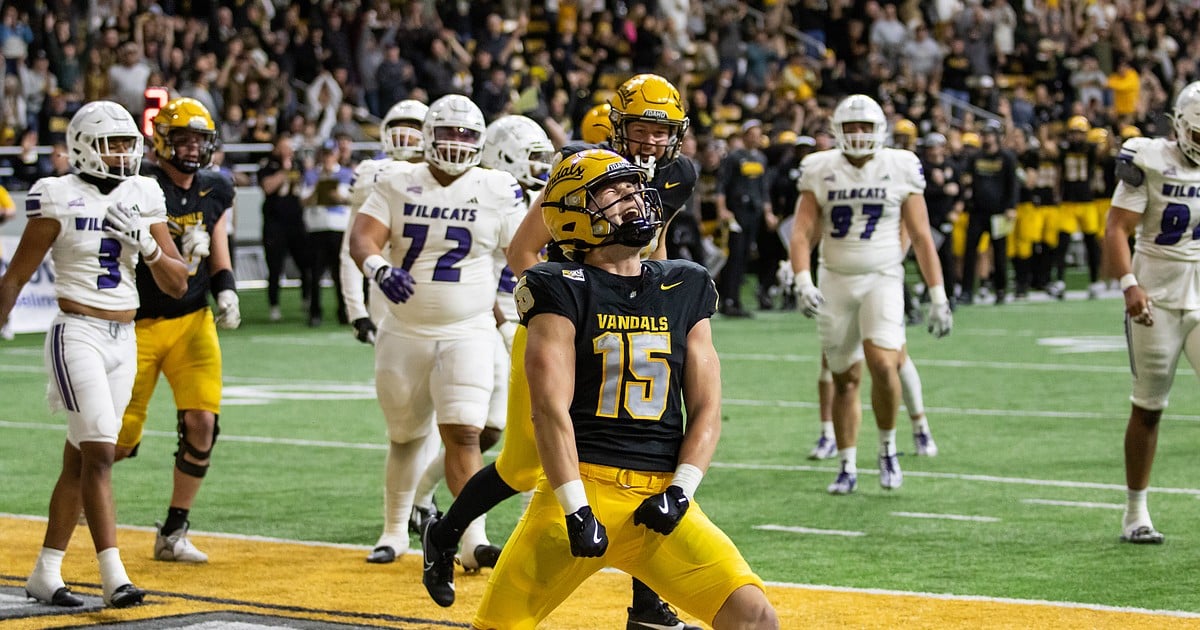 COLLEGE FOOTBALL: Defending their dome .... Vandals remain hot, down Weber State in home finale