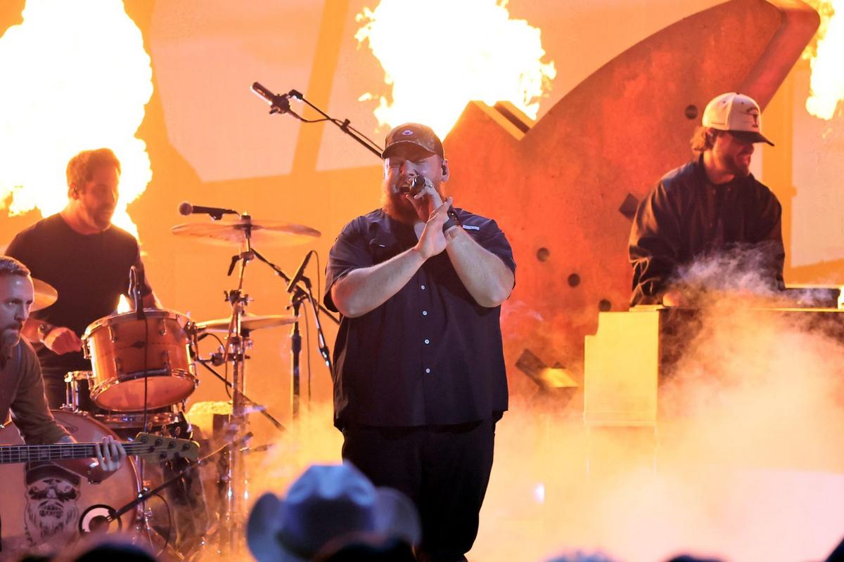 Luke Combs Blows the CMAs Away With 'Ain't No Love in Oklahoma'