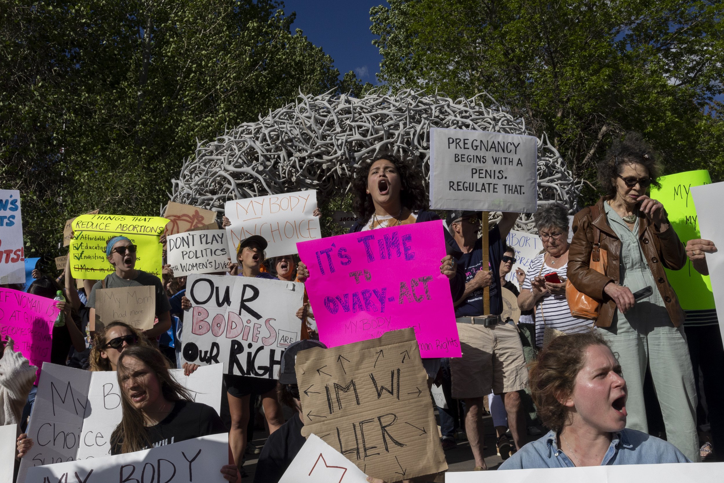 Judge Turns Tables on Wyoming Republicans to Block Abortion Ban