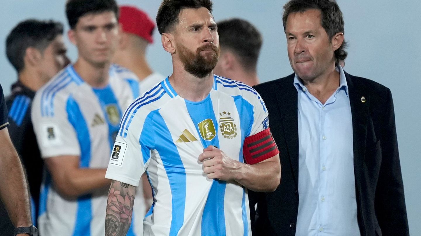 Fußball: Niederlage für den Weltmeister: Messi sauer auf Referee