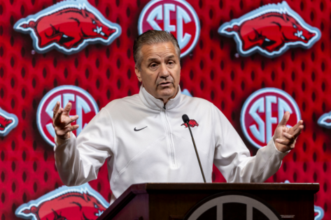 “Arkansas Stock Been Sold”: Pressure Mounts on John Calipari’s Reign as Razorbacks’ NCAA Dreams Falter Amid Criticism