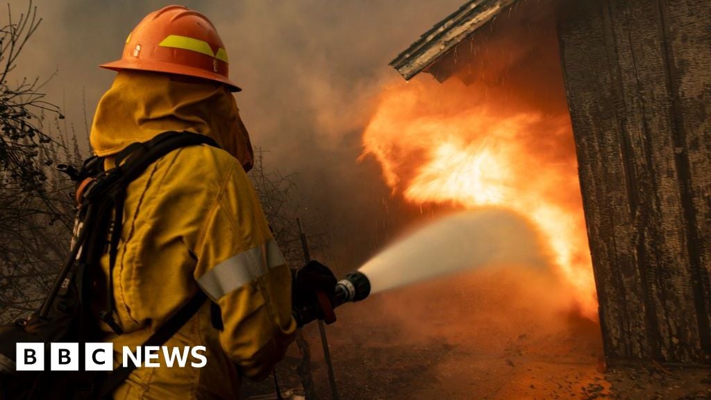 California wildfire forces thousands to evacuate